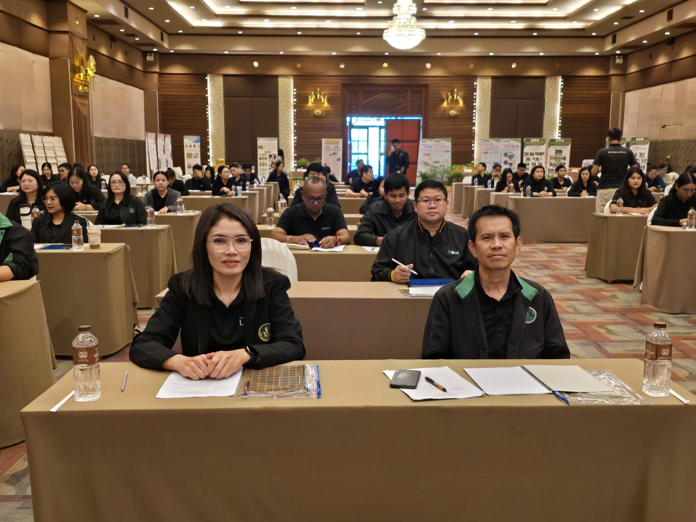 16 – 17 ก.พ.69 นายเฉลิมพน ทวีผล  และนางสุมลฑา คำโฮง นักวิชาการส่งเสริมการเกษตรชำนาญการ เป็นวิทยากรในการพัฒนาความรู้และศักยภาพเจ้าหน้าที่ หลักสูตร การผลิตและขยายพืชพันธุ์ดี 4 สายการผลิต